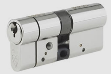 British Standard Cylinder locl installation by Welwyn master locksmith