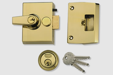 Nightlatch installation by Welwyn master locksmith